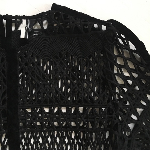 Stand-out peak a boo Topshop top - Picture 2 of 4